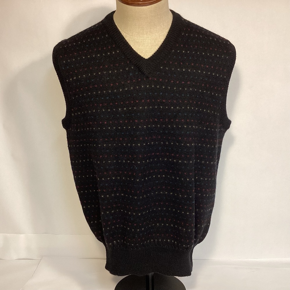 Vintage Worsted Wool Mens Sweater Vest size large made by Carriage Trade Macau
